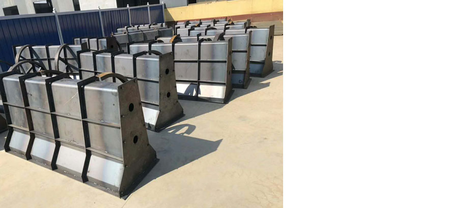 隔離墩鋼模具